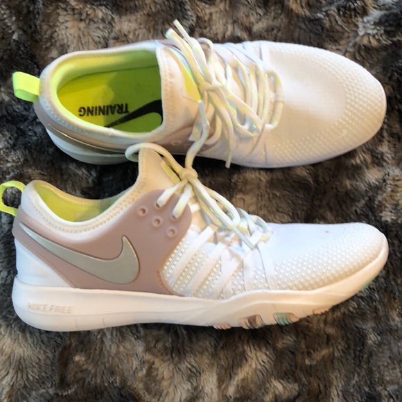 Women’s Nike Free training tennis shoe - Picture 2 of 7